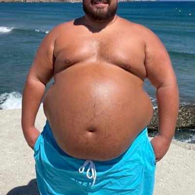 Fat bear who loves eating, bellies and cigars. Over 420 pounds, 500+ goals.