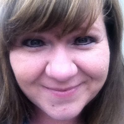 Married mom loves to paint and graphic design freelancer
