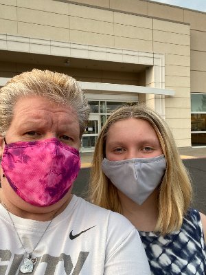 Vaxxed Dem HumansScareMe 🌈🌈🌈🌈 Mom of one great daughter. introvert I curse sometimes I want our country back NO DM's ask. Animals make me smile.