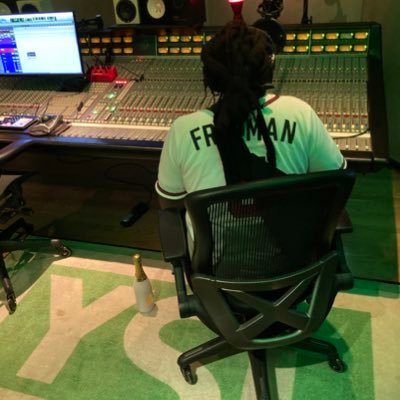 BlackBarMisfit's profile picture. black he(art) 🖤 voodoo child blackbarmisfit@gmail.com