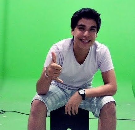 Eu nao sou normal,eu penso diferente...minha mente esta sempre em atividade. eu sou um pouco louco,mais acho que as melhores pessoas sao!