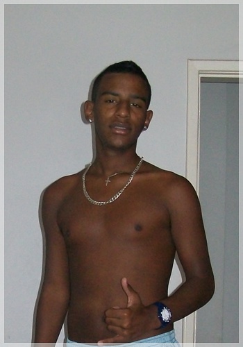Não ligo que me olhem da cabeça aos pés..porque nunca farão minha cabeça e nunca chegarão aos meus pés