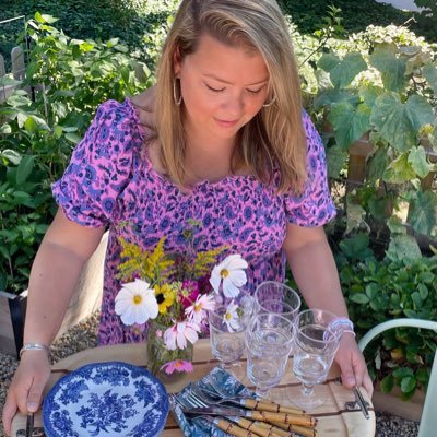 Boston lifestyle blogger at https://t.co/UwvAf57MkM, 1/2 of @bosbloggers and author of the entertaining cookbook: New England Invite