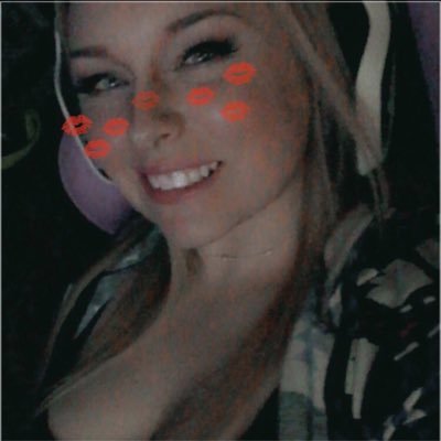 Jelluzy's profile picture. gt:wife psn:jelluzy 🍃