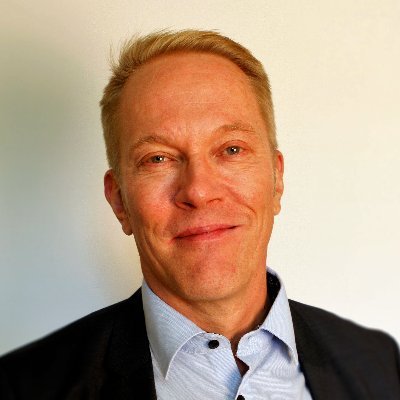 PLM tietohallintojohtaja, eversti evp. Omia näkemyksiäni aiheesta riippumatta. MoD CIO, Ex army & field artillery officer, Colonel (retd). Private account