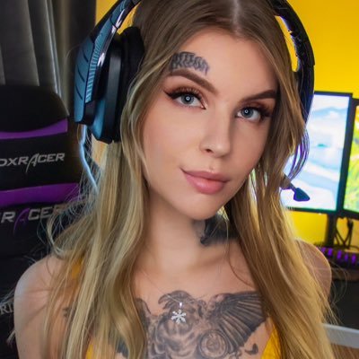 vickysteez's profile picture. level 20 something | gamer, cosplayer and tech enthuasiast | https://t.co/XC8sDQOmee