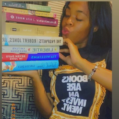📚Bookstagrammer📚 Reviewer on a occasion & Officially a Trauma Wh**e📚 🍑 ATL Living, Raised in Miami, Born in Orange, NJ 🇭🇹🇺🇸 👑 @BookSparks #BookSharks