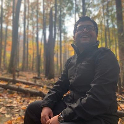 Amateur Poet, Traveler, Khushiyaan dhoondhta hua insaan. Instagram pe @lapat_syaahi aur @travelpakora ke naam see