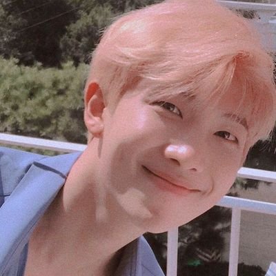 JiyahJeon's profile picture. She/her💜
05 liner💜
Army💜