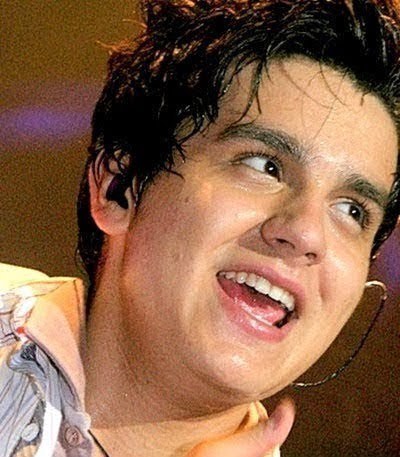 Dourados_LS's profile picture. Parceria: @MeuArLS / presidente: @AmandaOLSantana / vices: @LeticiaOSantana @CarlaLSantana / objetico: ser seguida pelo @luansantana / Luan Santana te amo ♥