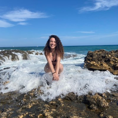 irisballester's profile picture. 🖤