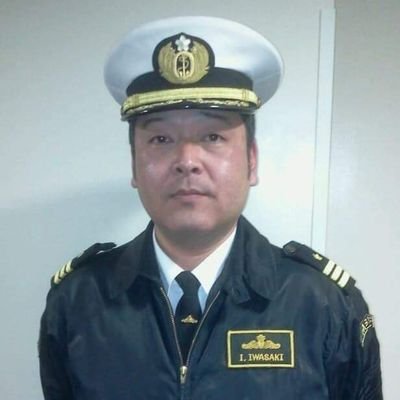 写真は２等海佐（海軍中佐）時代。現在は海将補（海軍少将）。あだ名は大佐です。ご存知の方、登録願います!!