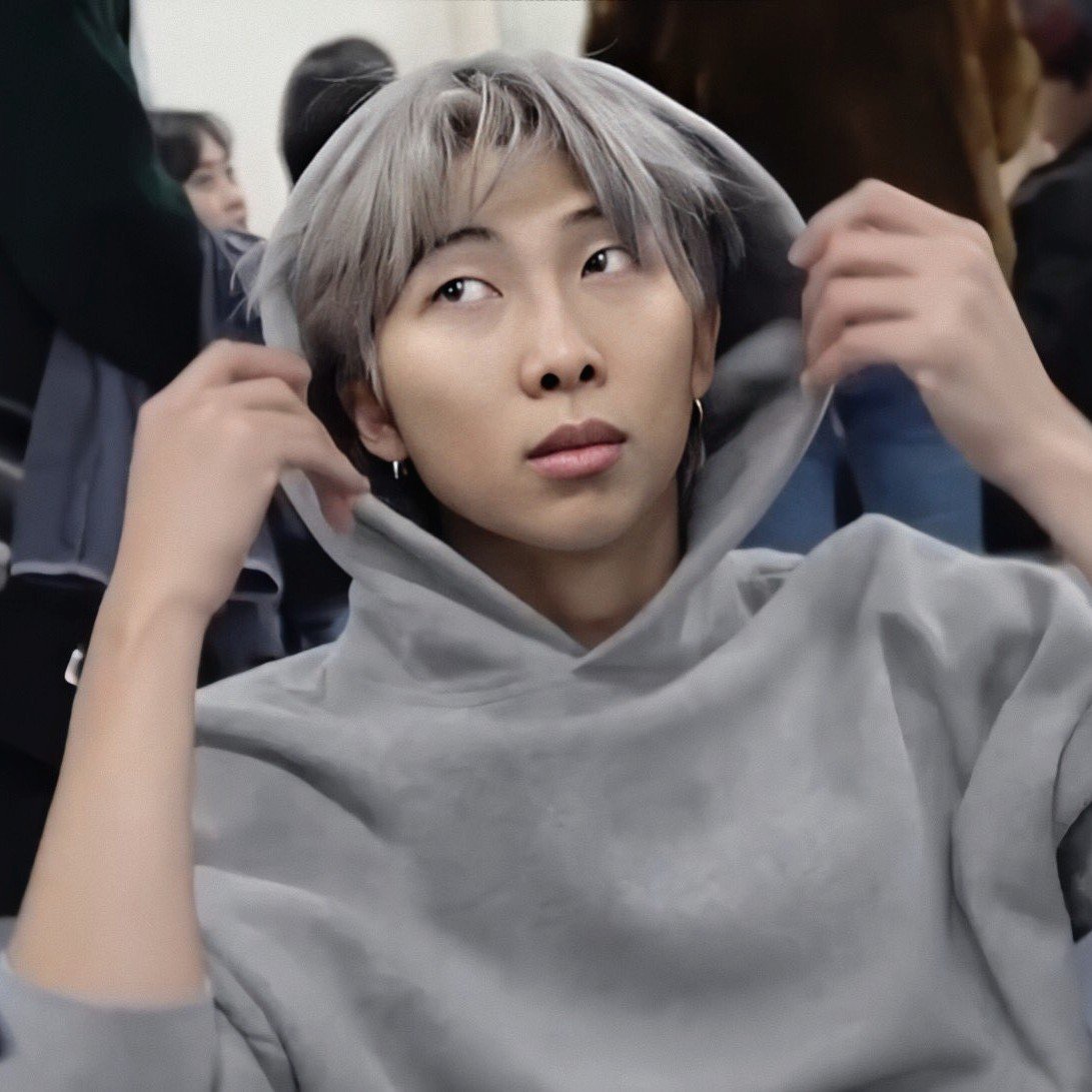 Louder than bombs I sing~
inspiration: @bts_twt
MLM⭐, BLM✊🏿, ILM🧡, Stop asian hate🛑
Feminism, LGBT+, (Bi/Genderfluid💜), Pro-Choice
Artist🎨🎤💃