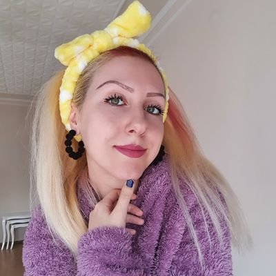 biraz edebiyat öğretmeni📚 biraz müzik öğretmeni🎶 biraz da veteriner hekim🐾 ....... Burhan Altıntop'un dediği gibi; bir Seray Konakçı kolay yetişmiyiii 👑😅