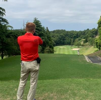 ⛳好きの普通のオッサンです🙈
50(40)肩で競技⛳から離れましたが、ギア好き、理論派だけど適当プレーが持ち味(笑)💦

気軽にコメントして下さい👍