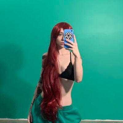 em_jay_n's profile picture. 