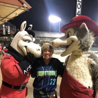 MummyGK's profile picture. I love Jesus, coffee & baseball.
John 15:12: “My command is this: Love each other as I have loved