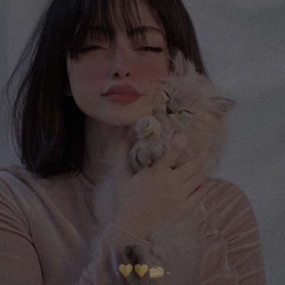 ‏  ‏﮼فتاة،ديسمبر🦋⠀ عنيدهِہ ڤآتنهہ ، منڤردهہ لآِ تـشبهِ ـآحد🤍