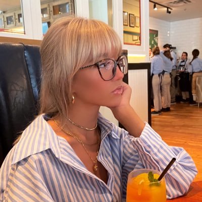 alexvndraa's profile picture. 