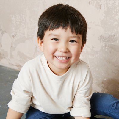 *PARENT MONITOR* 7 yrs old Child Actor/ Singer/ Model, inquisitive, creative, co-operative smiley boy who loves camera. Agency represented. Based in London 🇬🇧
