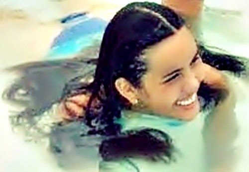 AninhaOliveir18's profile picture. 