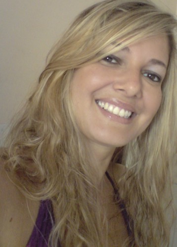 Sou dona de mim, da minha vida e do meu destino. Sigo meu bom senso, minha razão, minha emoção e minha sede de ser livre. Bom é viver assim !