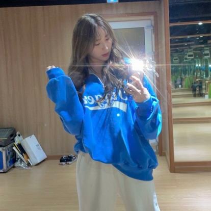 hi ! I'm Alex (any pronouns) and I adore Lee Chaeyeon ❤