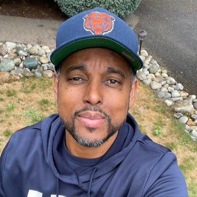 Grew up on the Southside of Chicago and Kailua-Kona, HI. Living in the Pacific Northwest but I'm a huge Chicago Bears Fan!!!!