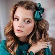 Crystalsayhi's profile picture. the only funny soul