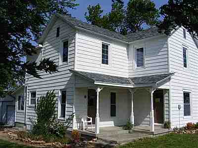 Smallville_Farm's profile picture. Just a couple of crazy kids trying to start a farm!