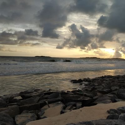 Iām so much cooler online. Arenāt we all?
Life is short. Smile while you still have teeth.
Will follow back instantly :)
