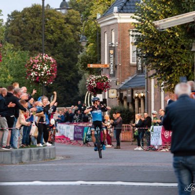 vader van 2 kinderen,  werkzaam bij Voskamp, wielrenner bij Volker-Wessels cyclingteam