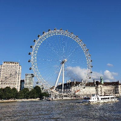 Away. Scot in London, working in publishing. I love reading, languages, musicals and travel.