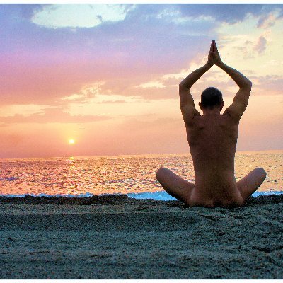 Fana de photo, d'art, pose à l'occasion en visio pour dessinateurs. Naturiste et bodipositivity
#art #lifemodel #naturism