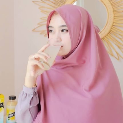 Arti akhir dari sebuah kesempurnaan adalah menjadi diri sendiri.Bukan dg mencoba mengganti diri menjadi orang lain ig @jingga_388