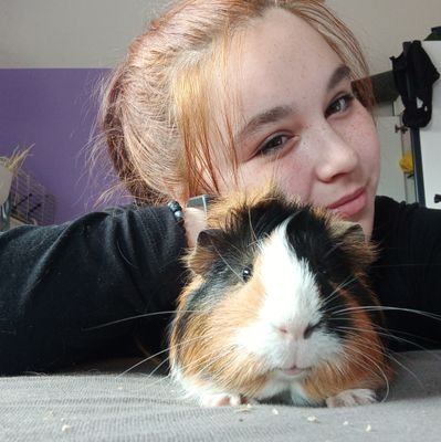 Normální holka , studující zdravotnickou školu a chovající desítky zvířat. 🐁🌹