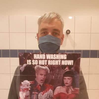 LongF3000's profile picture. Fragt gern. 
Ist interessiert an Gesellschaft, Mitwelt, Technologie, deren Herausforderungen und Lösungen.