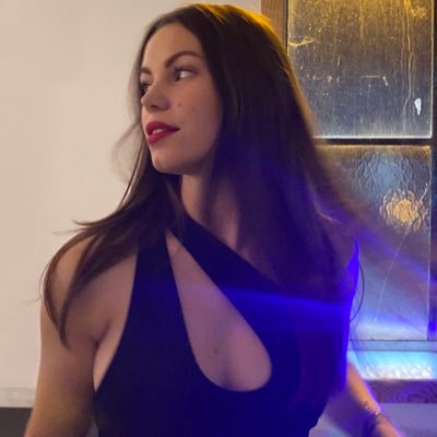 ChloeLecas's profile picture. Insta : chloe.lecas Sp: chloe-lecas