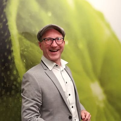 Brenni_theBrain's profile picture. vom Baby zum pupertierendenTanzwütigen...zum DJ...zum Fast-Tanzlehrer...zum Handytechniker...zum Papa....zum IT-Fachmann...zum Twitterer *g*