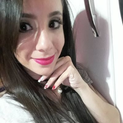 dianamolinas_'s profile picture. Amo viajar, Amo mi familia, amo mi emprendimiento Dee Dee tarjetas y detalles 💖