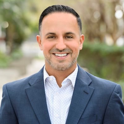 Real Estate Agent - The Opes Group at Compass. Co-Host of @ddmiamipodcast Cover Boxing and MMA, Love the Dolphins, Canes, Yankees, Politics, Music, Films, TV.