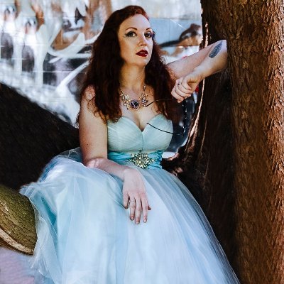 Author, Witch, podcaster, and cat-owning libcrat who thinks she's hilarious. https://t.co/LwiGFarZGW. she/her