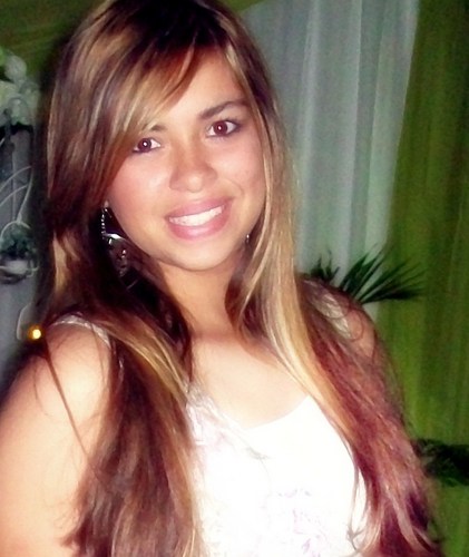 apenas uma pessoa que sabe ser feliz :)