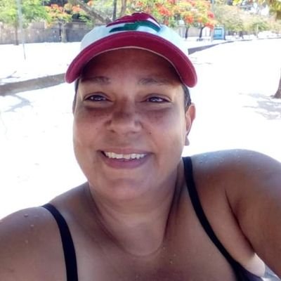 Apaixonada pelos filhos,família e LÓGICO PELO FLUMINENSE E PELO SOBRANADA onde tenho meus irmãos de coração.