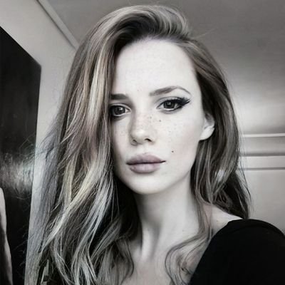 sophiedematteis's profile picture. 🖤 my tweets are about #art, #music, #design, #startups | Creative at Render Haus | #MiamiTech