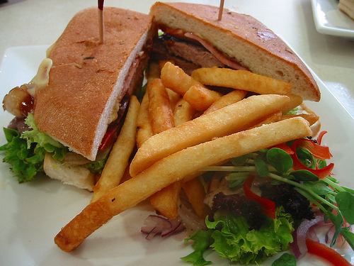 We are located in the A&C Square, East Legon, Accra. Enjoy snacks, sandwiches, fried rice, chinese food while you browse our fast internet. Visit us soon