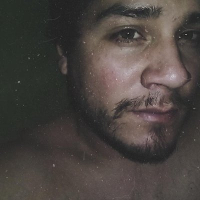 INSOPORTABLEMENTE VIVO.
Eterno amante de la Luna.
Te quiero, te odio, necesito tu calor.
Con mi chiquita, de Osvaldo a Domingo, desde cada 21.