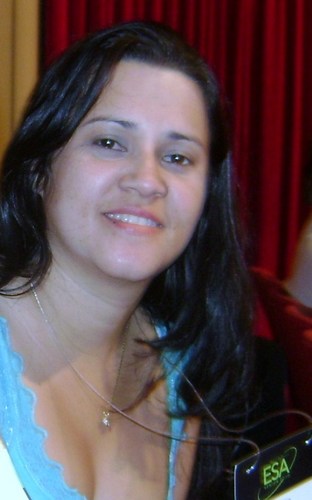 Vá confiantemente na direção de seus sonhos. Viva a vida que você imaginou.