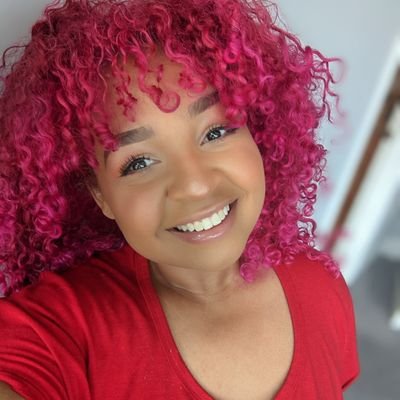 Developer. Harbinger of curly pink hair and happiness. Roller skater. AfroLatina. https://t.co/jcPkTzUmmm