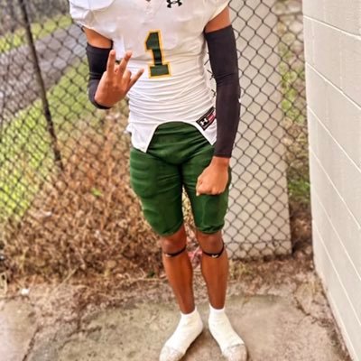 6’1 170Ib DB 🦬4.42 💨🌟. Dedicated and Passionate for the game of 🏈.